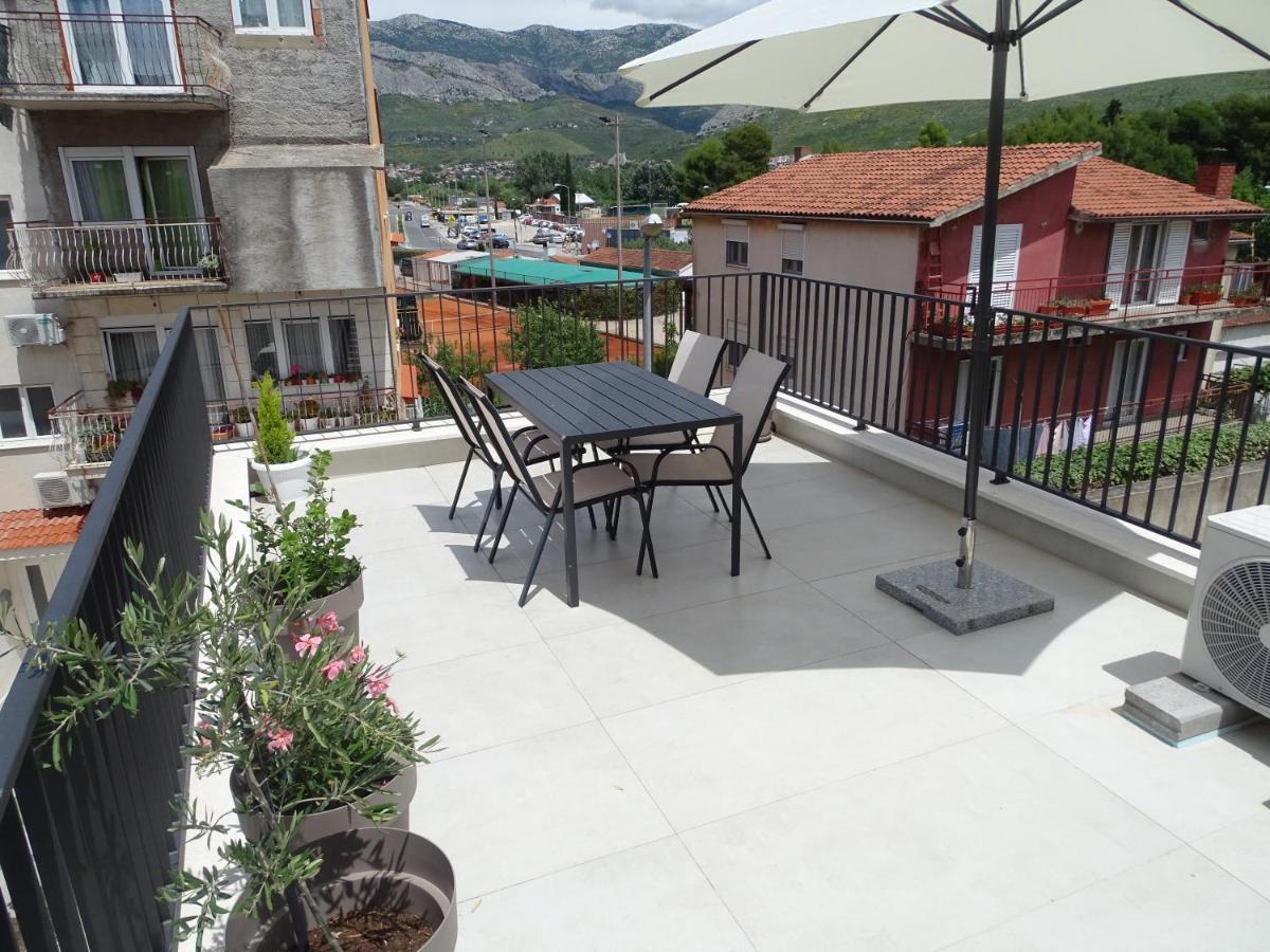 Modernes Kleines Haus Mit Terrasse Villa Split Exterior photo