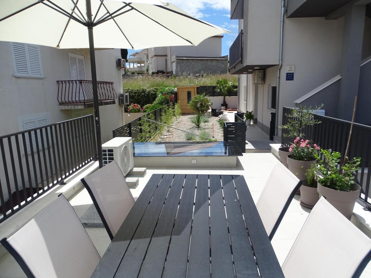 Modernes Kleines Haus Mit Terrasse Villa Split Exterior photo